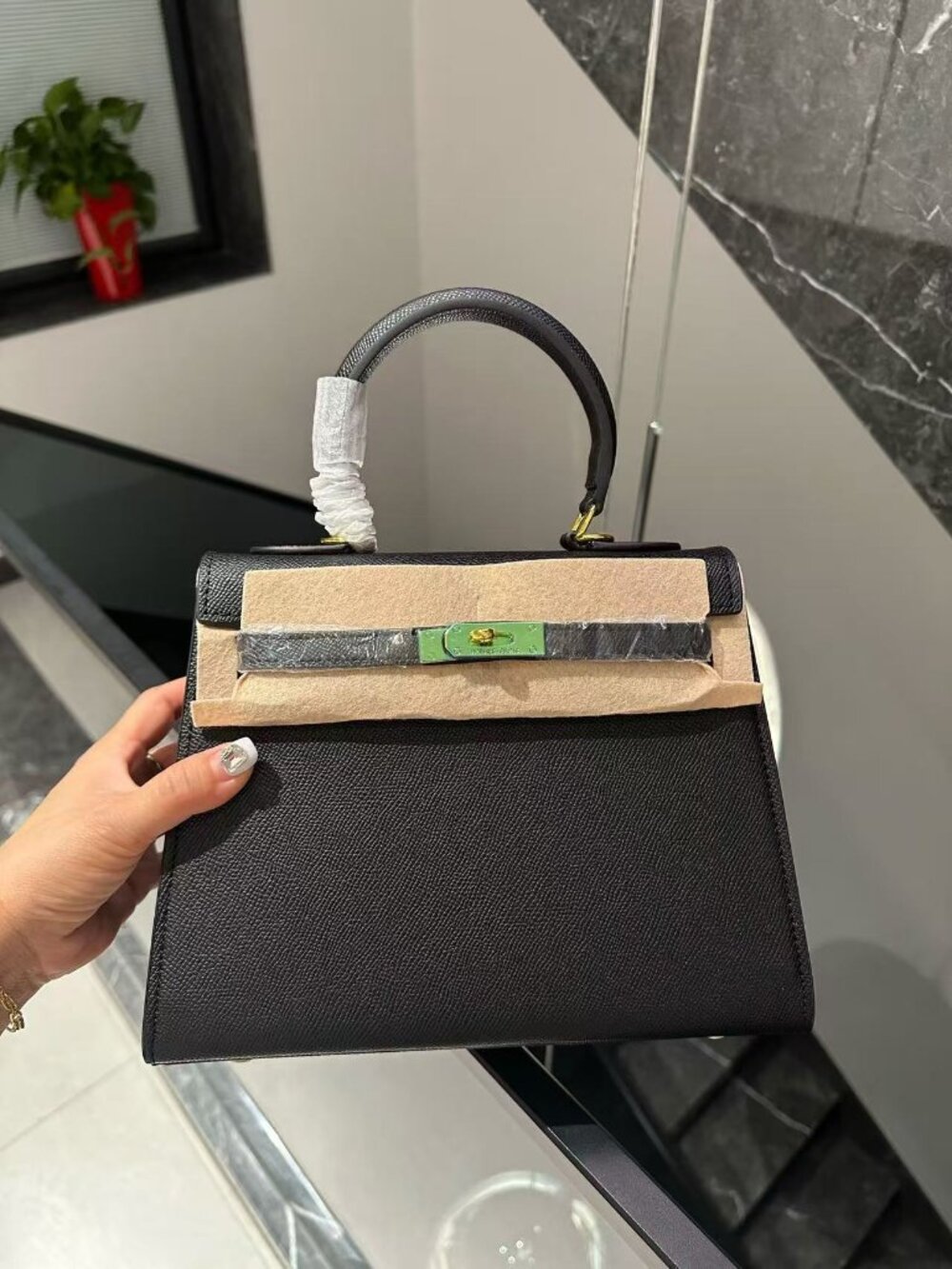 Classic Hermes Bag: A Stylish and Versatile Choice for Elegance